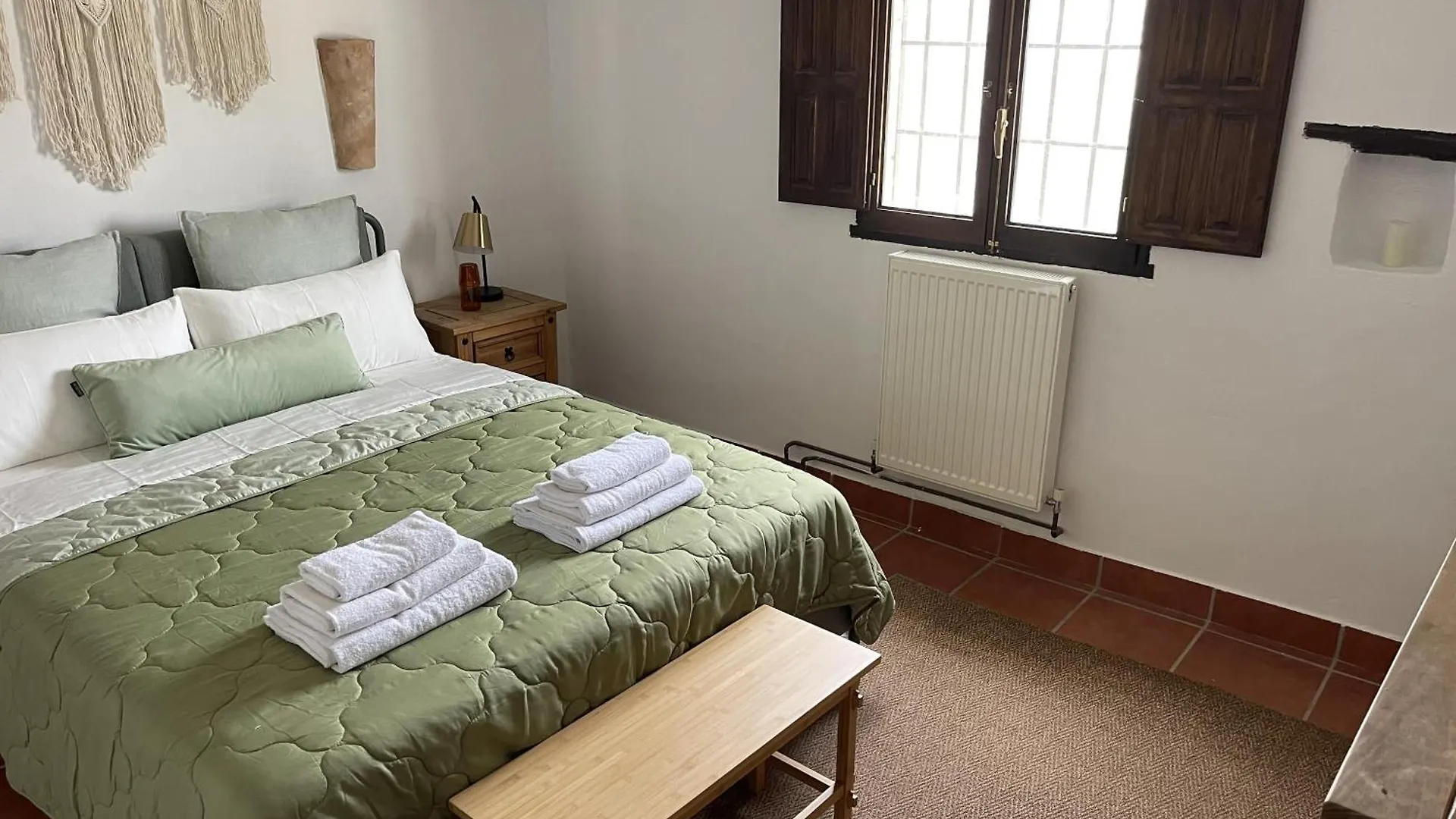 Miluna Oasis Suites - Sleeps4-Pool-Mountainview Gacia